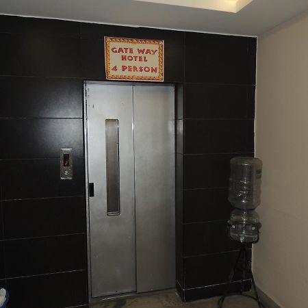 Gate Way Rooms Ченай Екстериор снимка