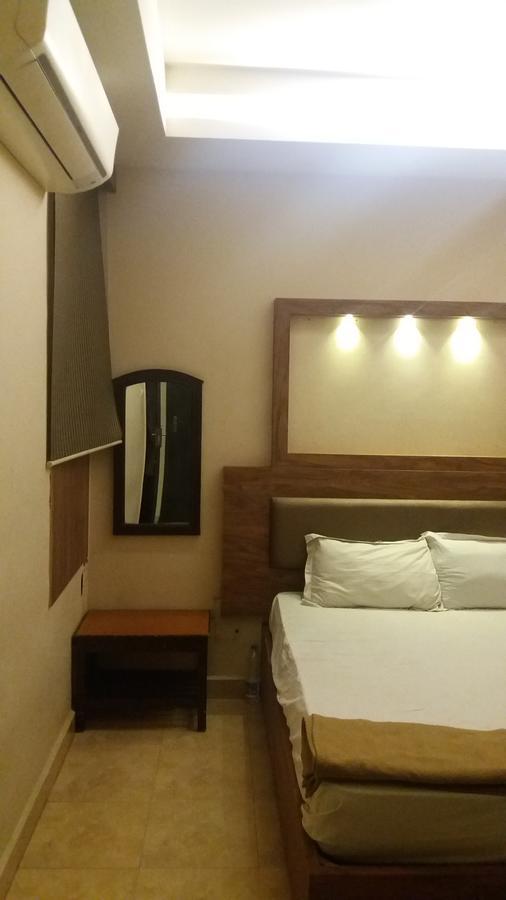Gate Way Rooms Ченай Екстериор снимка